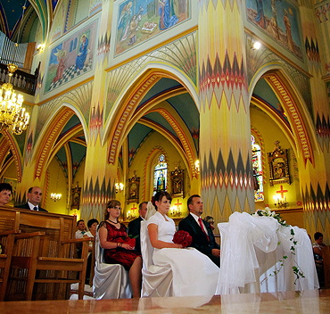 zdjęcia ślubne - kościół Korzenna
