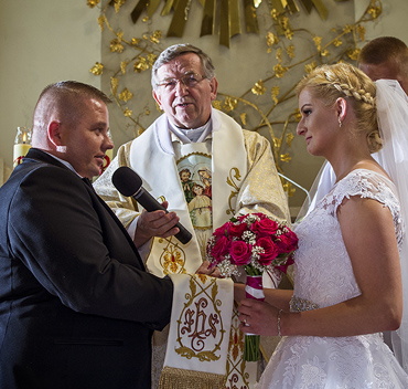 ślub w kościele w Rytrze - zdjęcia ślubne