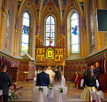 zdjęcia ze ślubu w kościele w Nawojowej